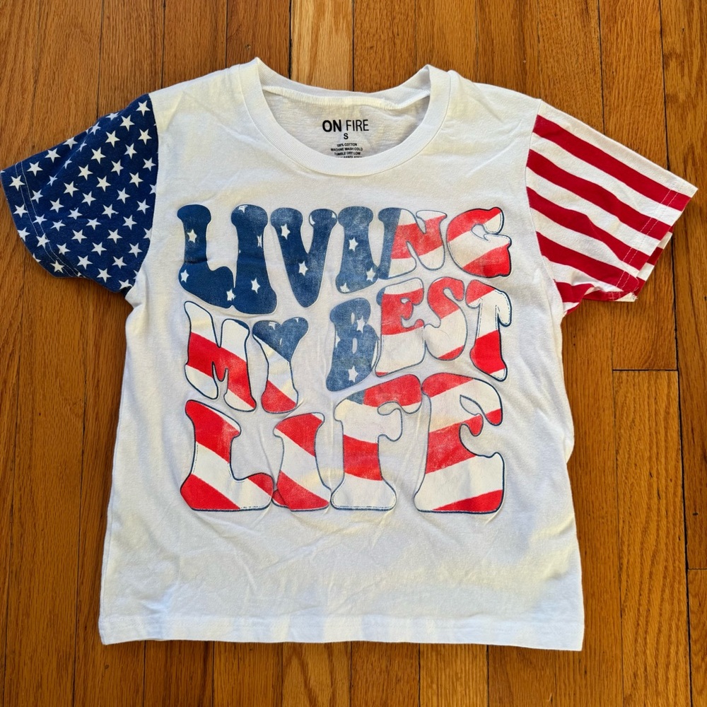 On Fire “Living my Best Life” Graphic T-shirt Size Small